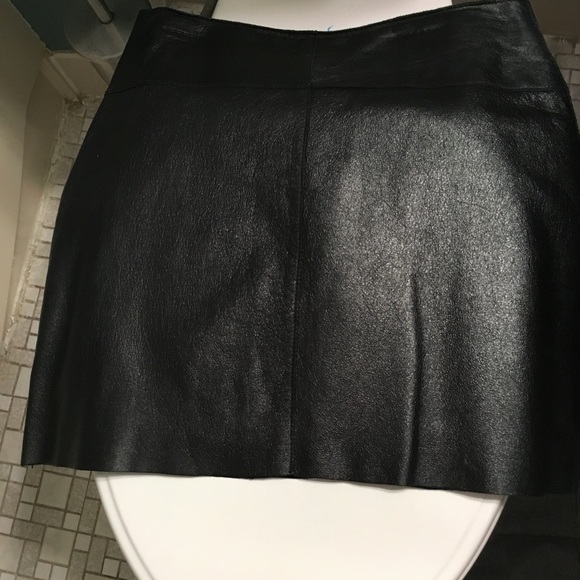 Leather mini skirt size 2 - Picture 2 of 3